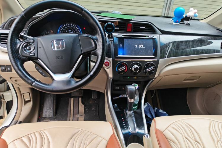 Used Honda Crider 2015 1.8L automatic luxury edition
