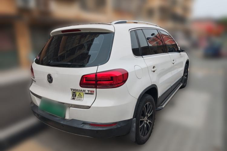 Used Volkswagen Tiguan 2013 1.8 TSI Automatic All-Wheel Drive Luxury Model Rear Right 45 Deg