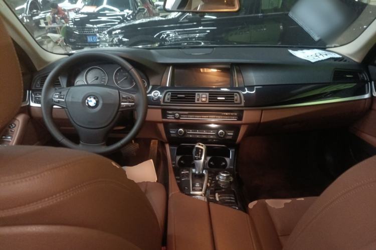 Used BMW 5 Series 2015 520i Elegant Edition Center Console
