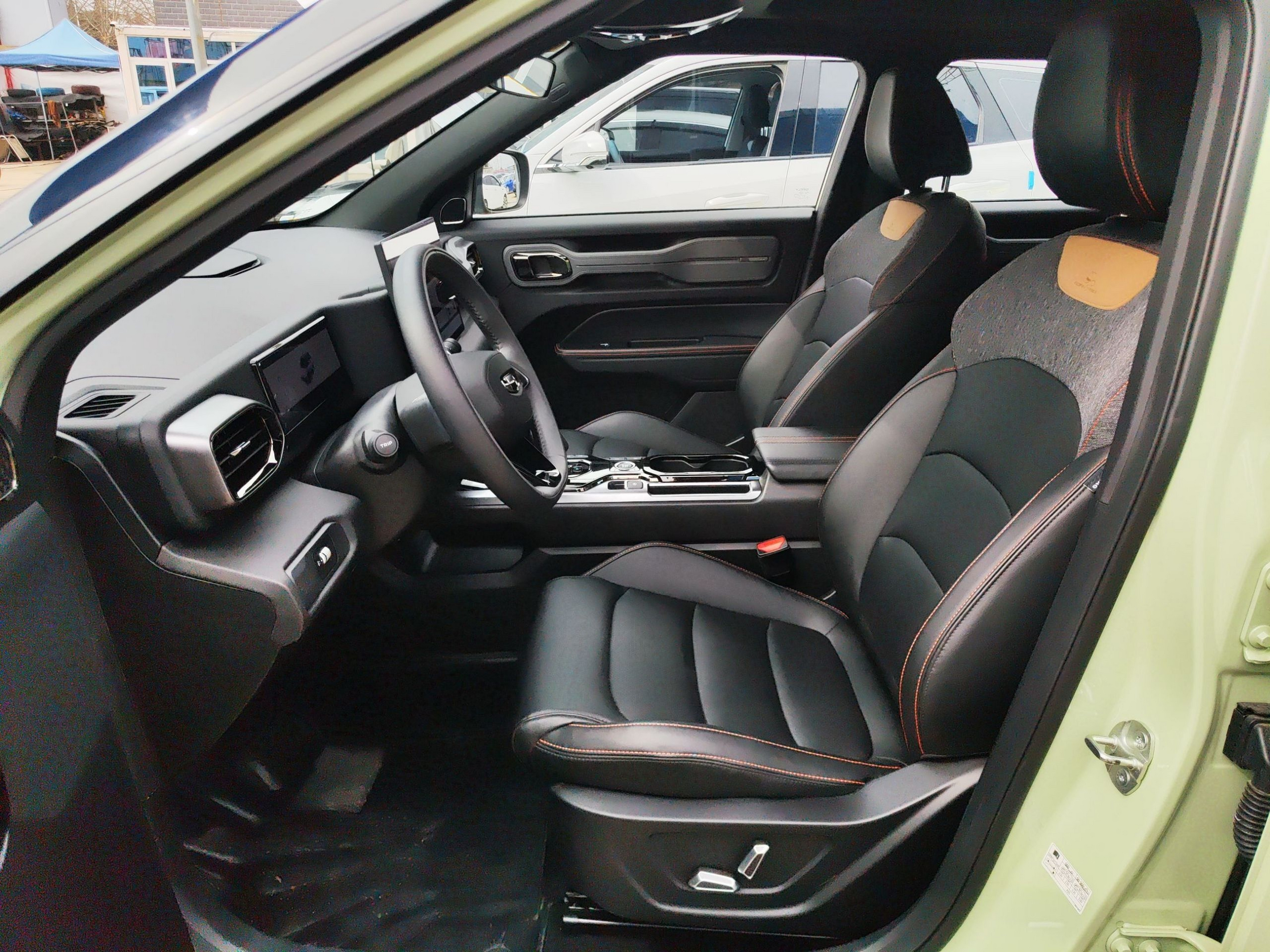 Переднее сиденье в автомобиле