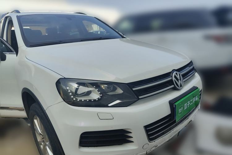Used Volkswagen Touareg 2011 3.0 TSI High-End Version Front