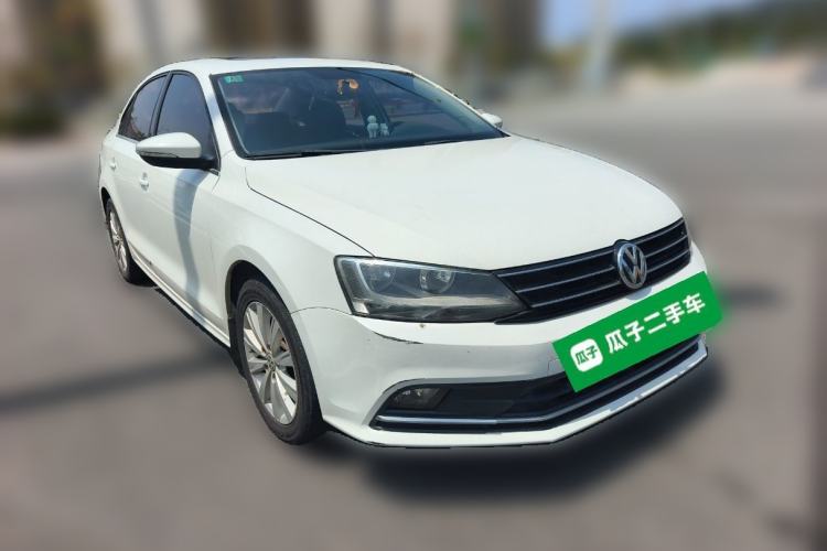 Used Volkswagen Sagitar 2015 230TSI Automatic Comfort Version Front Right 45 Deg