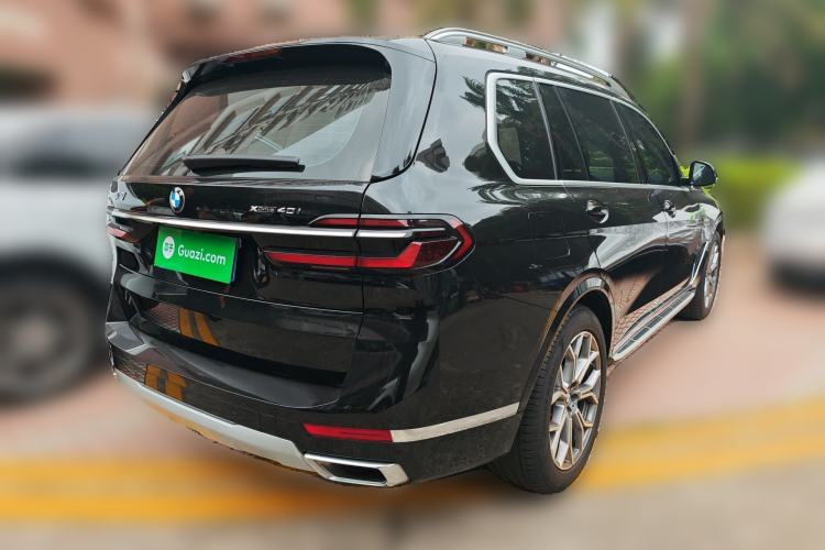 Used BMW X7 2023 xDrive40i Luxury Package with Leading Features Rear Right 45 Deg