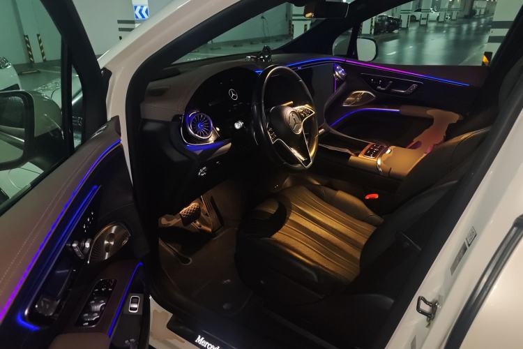 Used Mercedes-Benz EQS SUV 2023 450 4MATIC Pioneer Edition Driver Seat