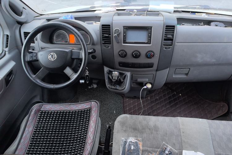 Used Dongfeng Yufeng Yufeng 2015 2.5T Lingyun Edition Yulibao standard-equipped long-wheelbase mid-roof ZD25
