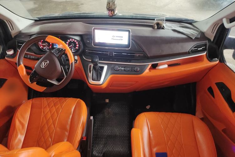 Used SAIC MAXUS Xintu V90 2022 2.0T Automatic Zhiyun King Rear-Drive Long Wheelbase High-Roof Design with Single Rear Tire—6/7 Seater