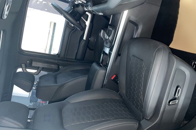 Used 212 T01 2024 2.0T Mechanic
