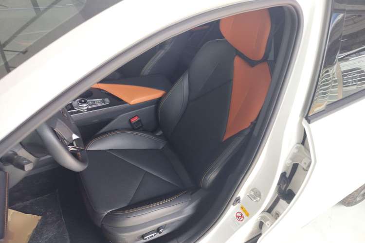 Used Changan UNI-V iDD 2023 ZhiDian iDD 1.5T 113km ZhiKu Model
