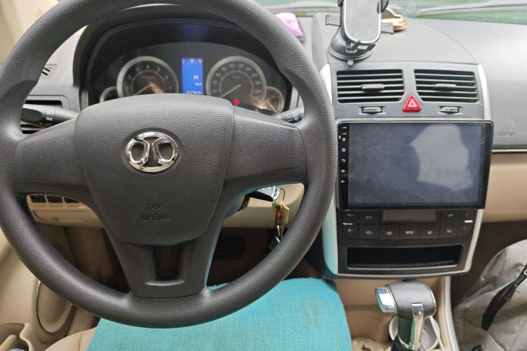 Used BAIC E Series 2013 Hatchback 1.5L Automatic Lotte Edition Center Console