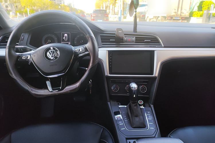 Used Volkswagen Lamando 2019 230TSI DSG Vision Edition China VI Standard Center Console