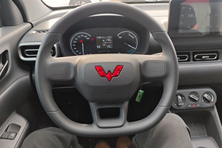 Used Wuling Hongguang New Energy 2024 All-Electric Model 300KM Standard Version
