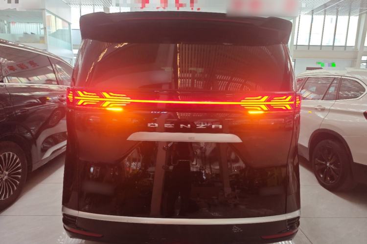 Used Denza D9 2022 DM-i 970 Four-Wheel Drive Prestige Model Rear