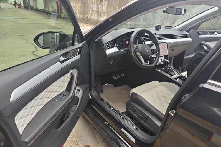 Used Volkswagen Magotan 2023 2 Million Units Commemorative Edition 330TSI DSG Luxury Version Driver Seat