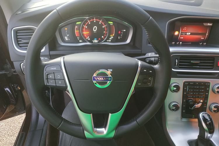 Used Volvo S60 2017 S60L T5 Intelligent Drive Edition Steering Wheel