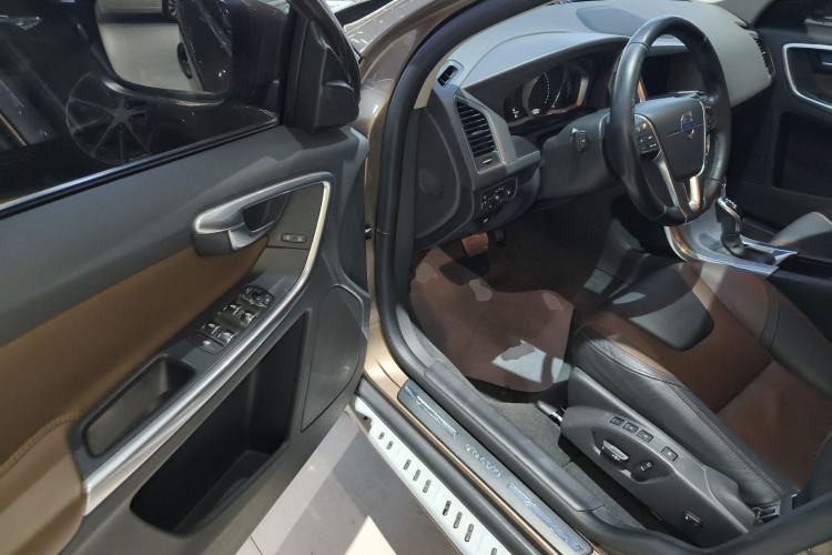 Used Volvo XC60 2017 T5 AWD Smart Upgrade Edition