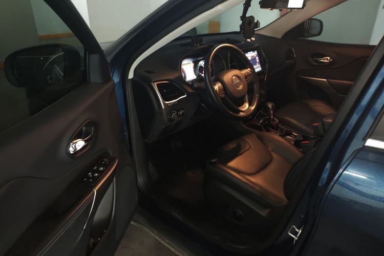 Used Jeep Cherokee 2019 2.0L 2WD Premium Edition China VI