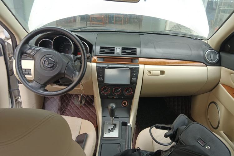 Used Mazda 3 2007 1.6L Automatic Standard Edition Center Console