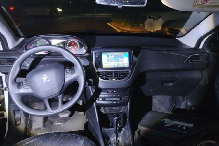 Used Peugeot 2008 2014 1.6L Automatic Fashion Edition Center Console