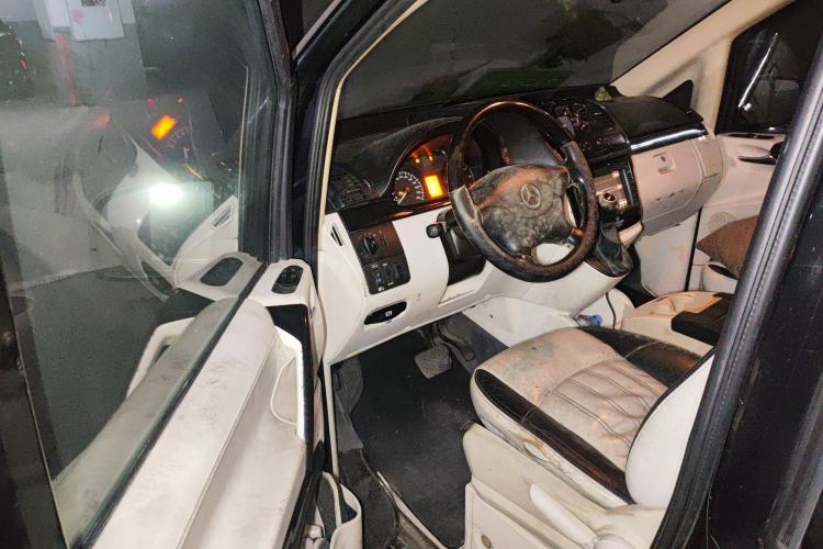 Used Mercedes-Benz Viano 2010 2.5L Luxury Edition