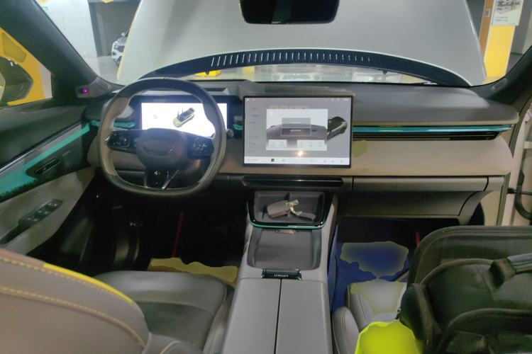 Used Lynk & Co 08 EM-P 2023 120km Long-Range Halo Center Console