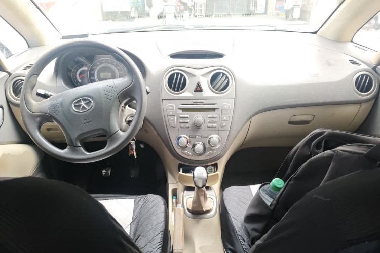 Used JAC Group Refine M2 2012 1.5L MT IKEA Luxury Edition Center Console