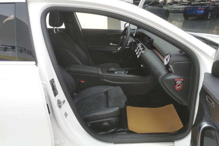 Used Mercedes-Benz A-Class 2022 Second Facelift A 200 L Sport Sedan Fashion Version
