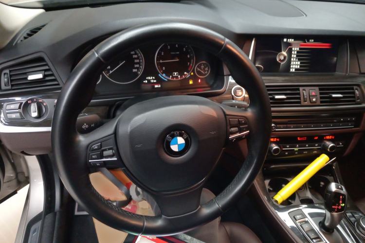 Used BMW 5 Series 2014 525Li Luxury Design Package Steering Wheel