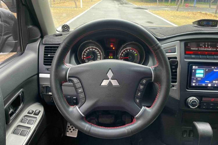 Used Mitsubishi Pajero 2015 3.0L Automatic Elite Edition China V Standard
