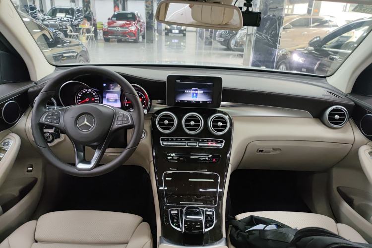 Used Mercedes-Benz GLC 2016 GLC 260 4MATIC Luxury Model Center Console