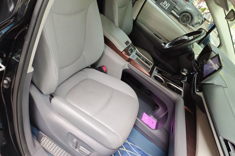 Used Toyota Granvia 2023 2.5L Hybrid Prestige VIP Edition
