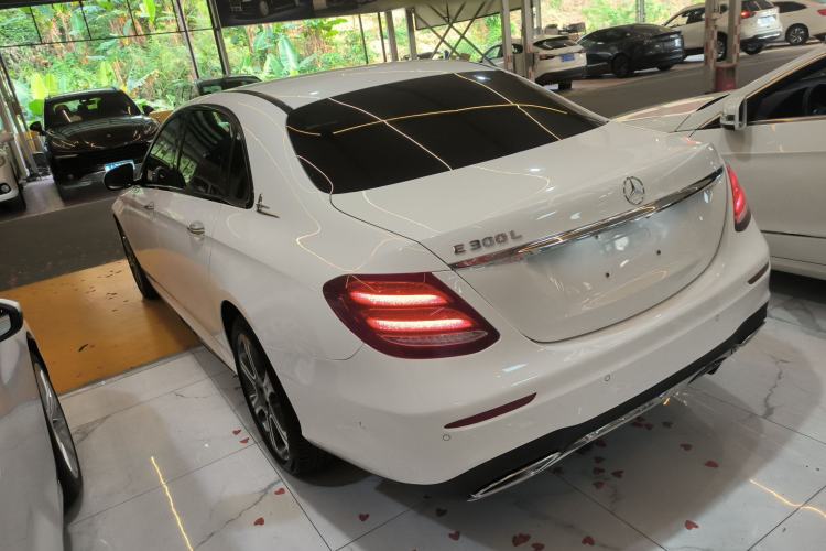 Used Mercedes-Benz E-Class 2016 E 300 L Sporty and Stylish Model Exterior 2