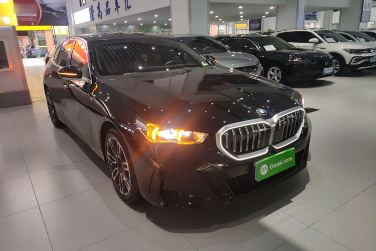 Used BMW 5 Series 2025 525Li M Sport Package Front Right 45 Deg