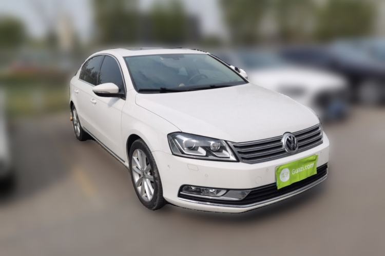 Used Volkswagen Magotan 2013 2.0 TSI Prestige Model Front Right 45 Deg