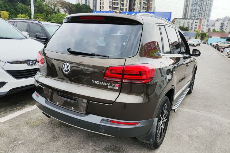 Used Volkswagen Tiguan 2015 1.8TSI Automatic All-Wheel-Drive Luxury Model Rear Right 45 Deg