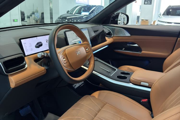 Used XPeng G9 2025 625 Long-Range Max Interior 5