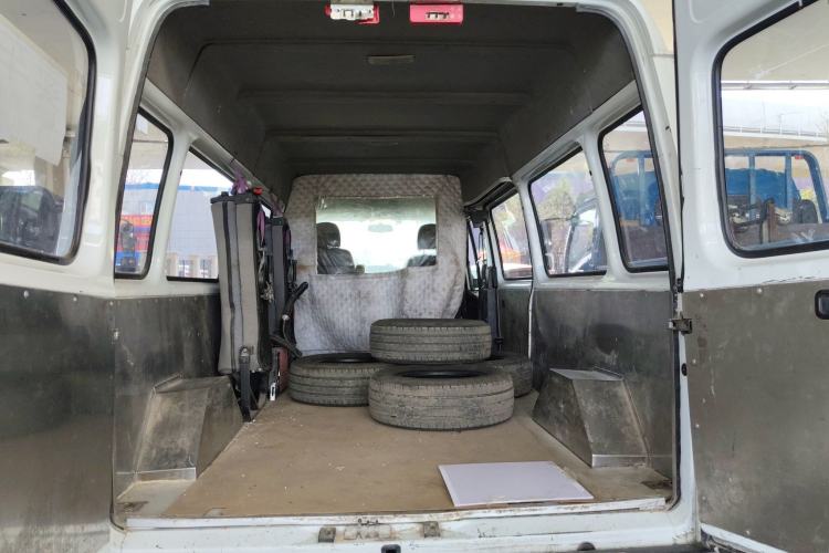 Used JMC Transit 2019 2.8T Commercial Version Long Wheelbase Mid-Roof 6-Seater Rear Single Tire China VI Emission Standard – JX493 Trunk