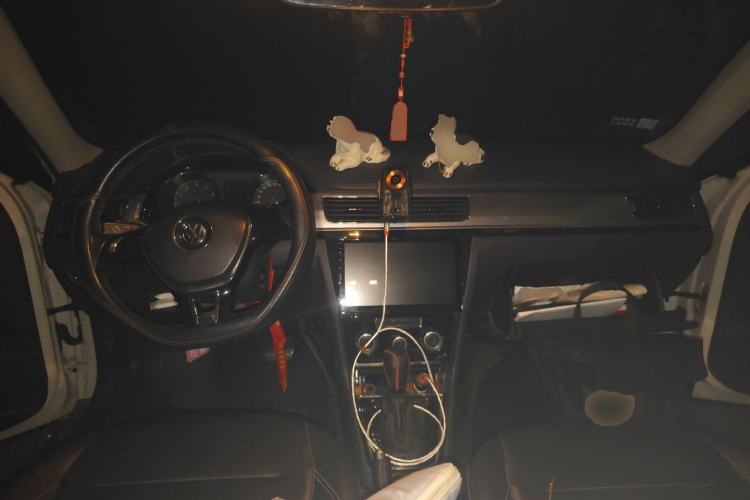 Used Volkswagen Bora 2016 1.6L Automatic Comfort Model Center Console