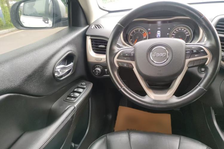 Used Jeep Cherokee 2017 2.0L Superior Edition