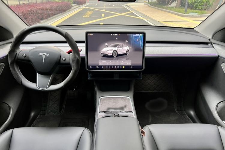 Used Tesla Model Y 2023 Rear-Wheel-Drive Version Interior 4