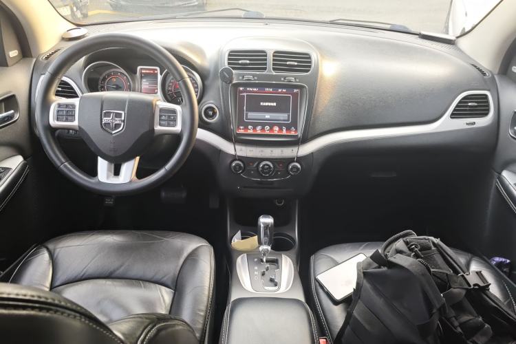 Used Dodge Journey 2013 2.4L Two-Wheel Drive Luxury Version