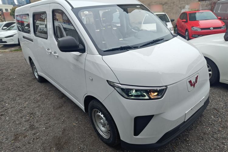 Used Wuling Yangguang 2025 Model 310KM Bus Edition—Customized by CATL