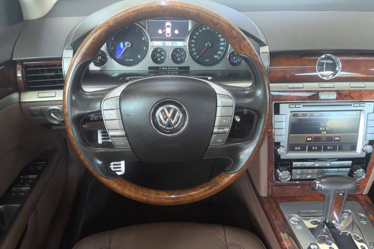 Used Volkswagen Phaeton 2011 3.6L V6 5-Seater Extended Comfort Version
