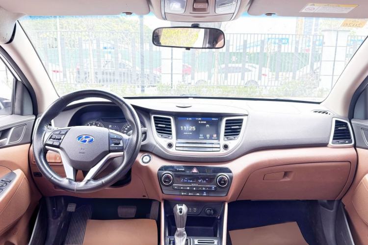 Used Hyundai Tucson 2015 1.6T Dual-Clutch Two-Wheel-Drive Smart Model Instrument Cluster