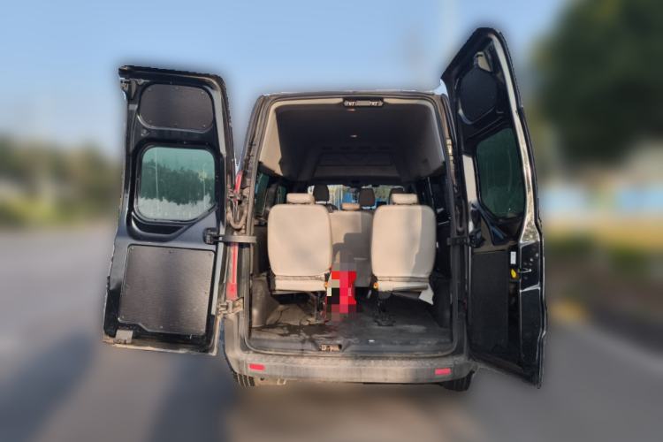 Used Ford Transit 2021 2.0T Diesel Manual Advanced Commercial Traveler Mid-axle Mid-roof 7-Seater China VI
