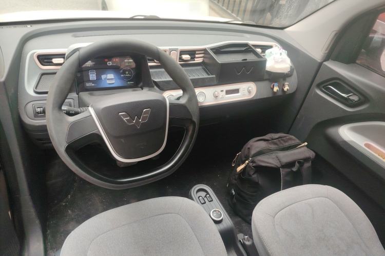 Used Wuling Hongguang MINIEV 2022 Macaron Premium Model – Lithium Iron Phosphate Center Console