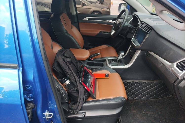 Used SAIC MAXUS T70 2021 2.0T Diesel Automatic Two-Wheel Drive Elite Version with Long Bed and High Ground Clearance