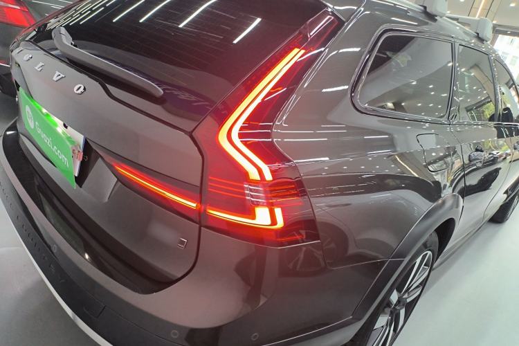 Used Volvo V90 2021 Cross Country B5 AWD Prestige Edition