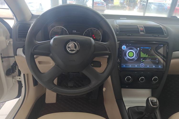 Used Skoda Octavia 2015 Classic Model 1.6L Manual Yijie Edition
