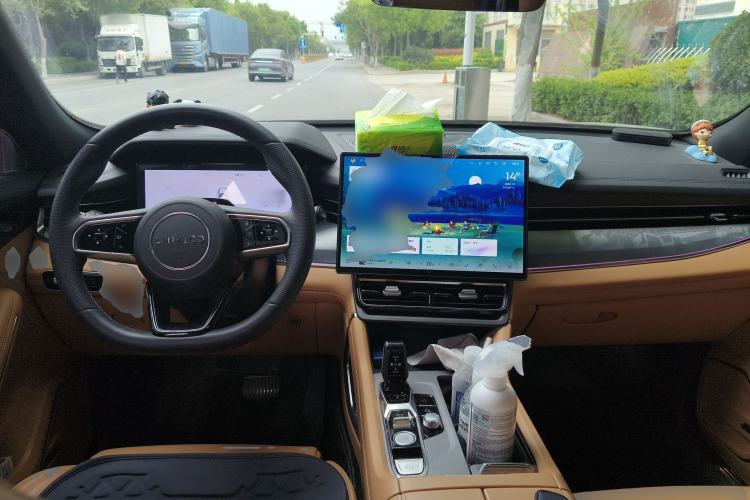 Used Lynk & Co 09 EM-P 2024 2.0TD EM-P Four-Wheel Drive PRO Seven-Seater Center Console