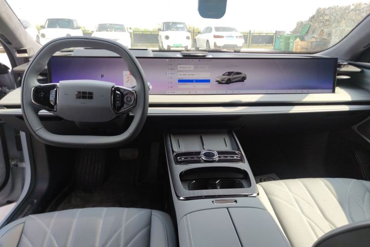 Used Geely Galaxy E8 2025 700 km Long-Range Intelligent Driving Version Center Console